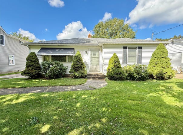 1140 E GRANDVIEW Boulevard, Erie, PA 16504