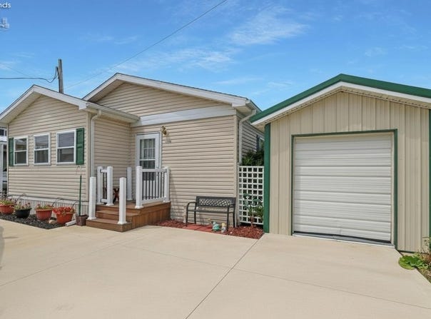 2845 W Risingsun Road, Port Clinton, OH 43452