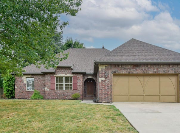 614 E Falls Circle, Ozark, MO 65721