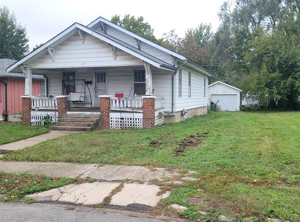 457 Jefferson Ave, Marshall, MO 65340