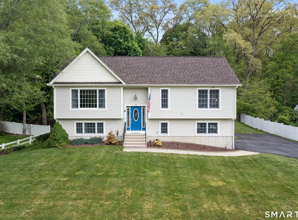 29 Carey Lane, Norwich, CT 06360