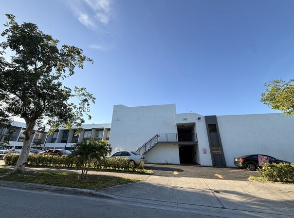 1305 W 46th St, Hialeah, FL 33012