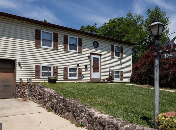 124 EVERGREEN Street, HUMMELSTOWN, PA 17036