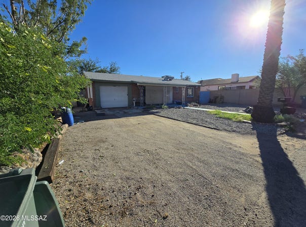 2252 E Grant Road, Tucson, AZ 85719