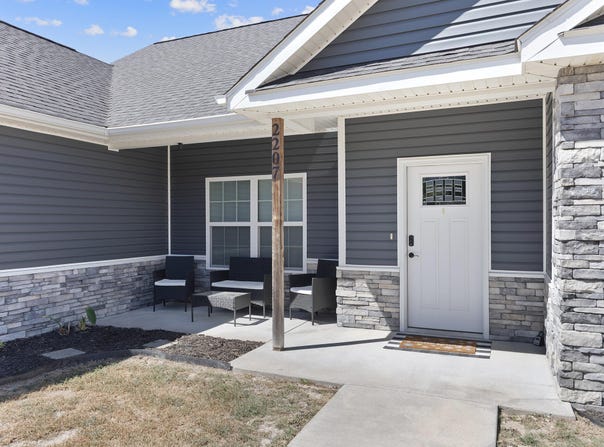 2207 W Greystone Square, Webb City, MO 64870