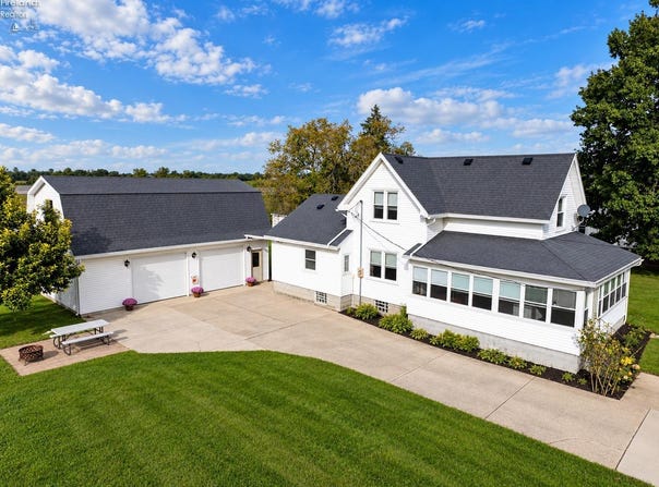 5920 Clover Lane, Walbridge, OH 43465