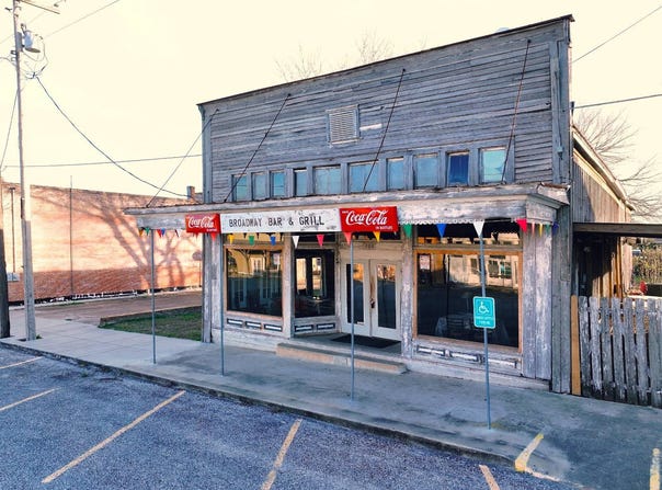 208 Broadway, Nordheim, TX 78141
