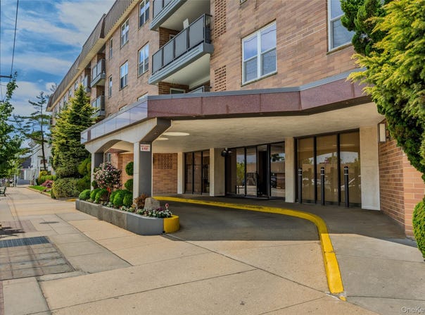 360 Central Avenue, Lawrence, NY 11559