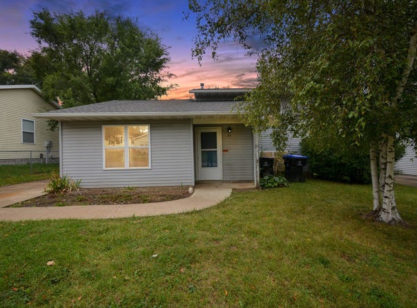 27 Partner Place, Bloomington, IL 61701