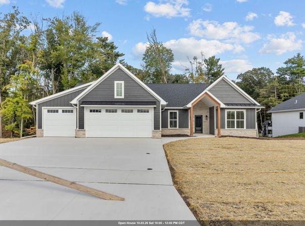 3211 ECLIPSE Drive, GREEN BAY, WI 54311