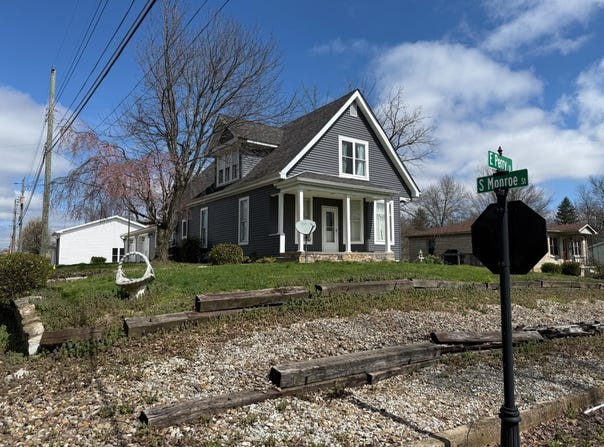 206 E Perry Street, Versailles, IN 47042