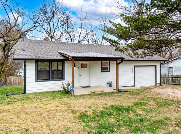 605 E Oak Street, Ozark, MO 65721