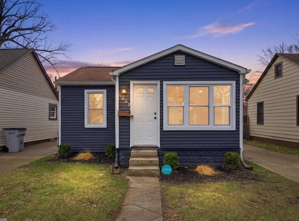 1027 E Milton Avenue, Hazel Park, MI 48030
