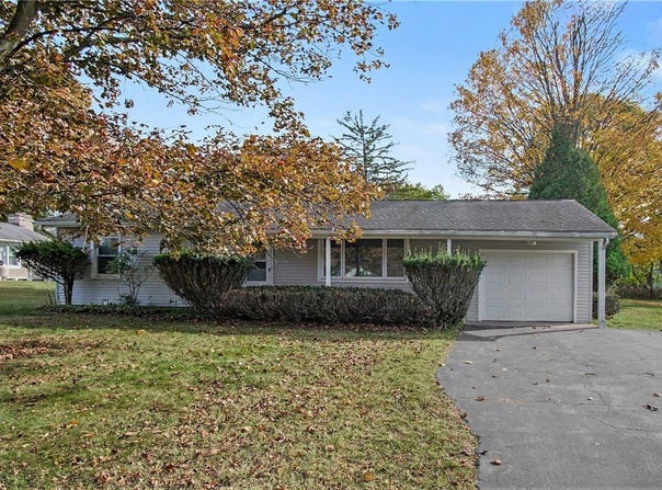 11 Crystal Springs Lane, Fairport, NY 14450