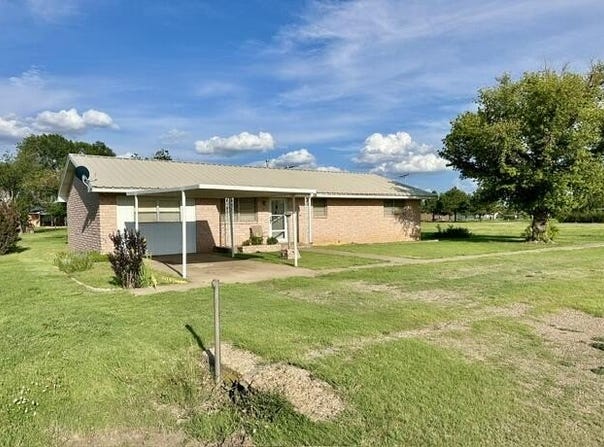 905 Pulitzer St, Silverton, TX 79257