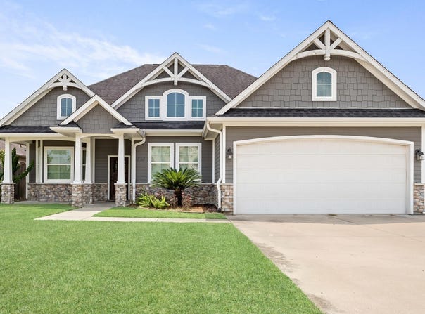 7917 Harper Ln, Nederland, TX 77627