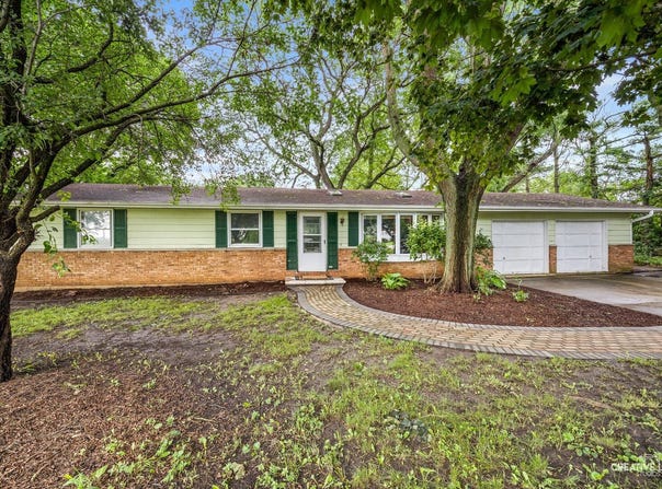 4520 Douglas Road, Oswego, IL 60543