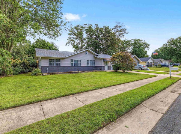 2 Poplar Ave, Hammonton, NJ 08037