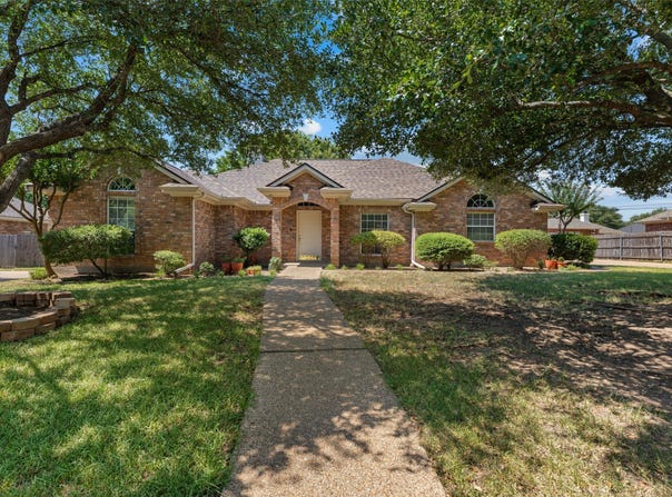 1209 Heatherwood, Hewitt, TX 76643