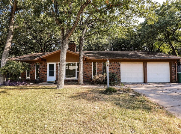 1233 Kathryn Street, Hurst, TX 76053
