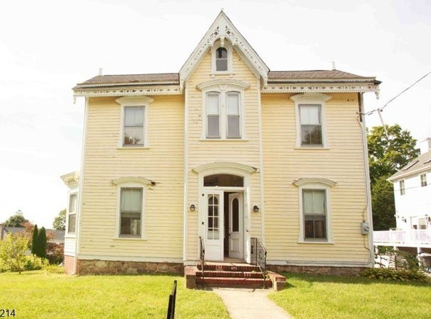 8 High St, Stanhope Boro, NJ 07874-2635