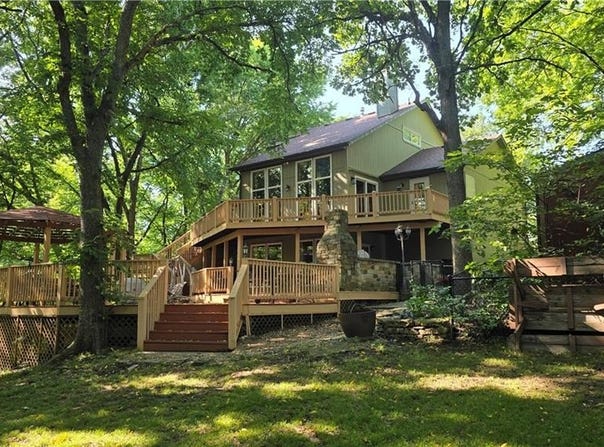 15421 Kansas Avenue, Basehor, KS 66007