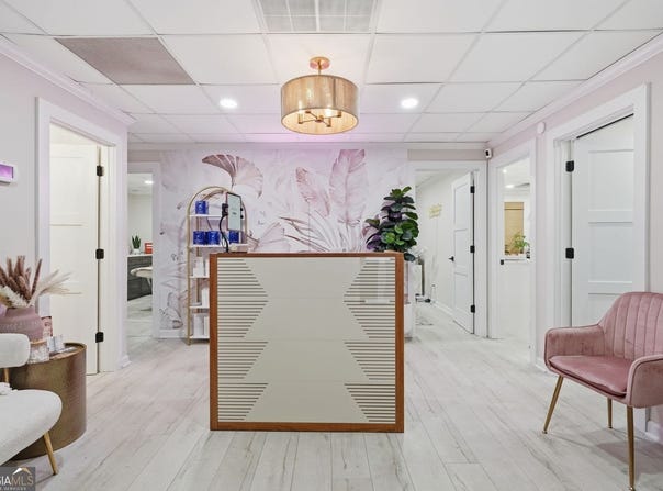 425 E CROSSVILLE Road #E-111, Roswell, GA 30075