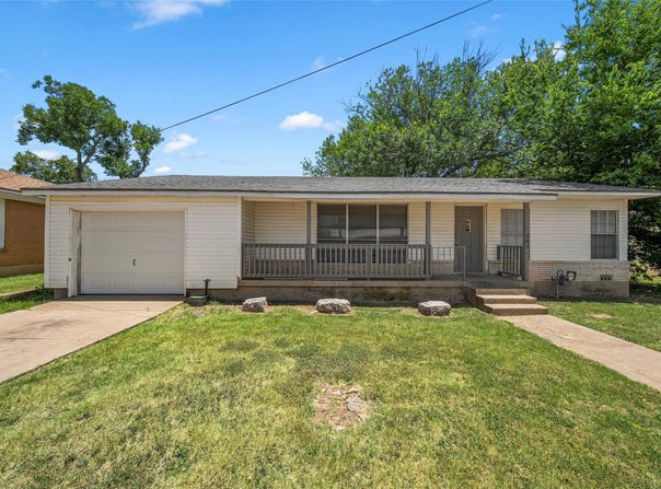 303 Avenue E, Moody, TX 76557