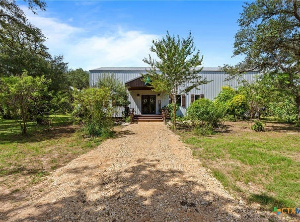 420 Private Road 2843, Edna, TX 77957