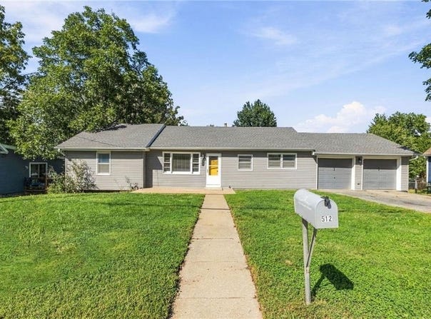 512 E Woods Street, Smithville, MO 64089