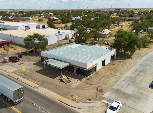 211 W First St (HWY 287), Claude, TX 79019