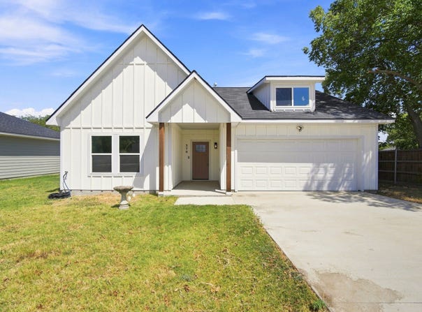 370 Third Avenue, Milford, TX 76670