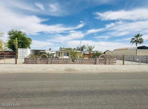 27961 Norris Ave, Bouse, AZ 85325