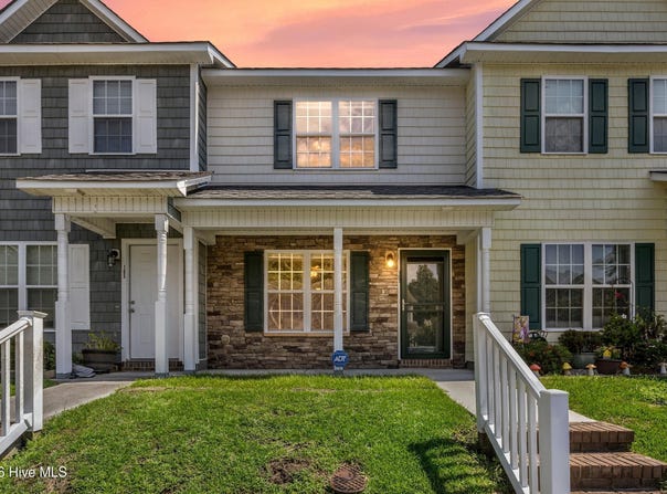 27 E Doris Avenue, Jacksonville, NC 28540