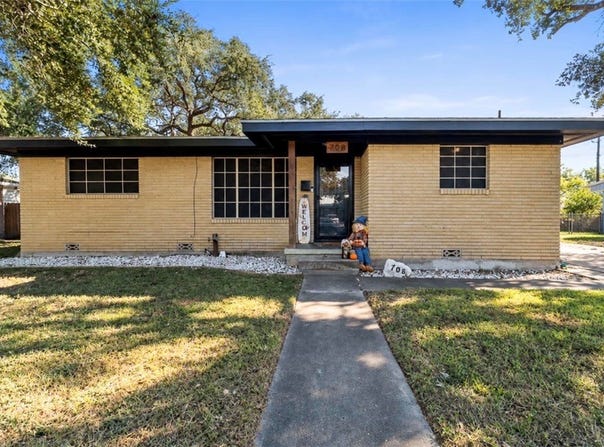 708 E Main Street, Sinton, TX 78387