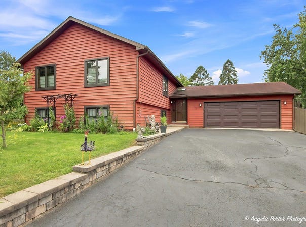 210 Maplewood Drive, Antioch, IL 60002