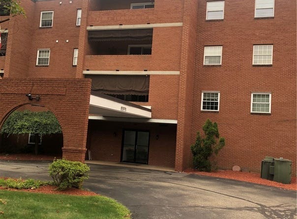 2850 Edgecliff Rd, Lower Burrell, PA 15068