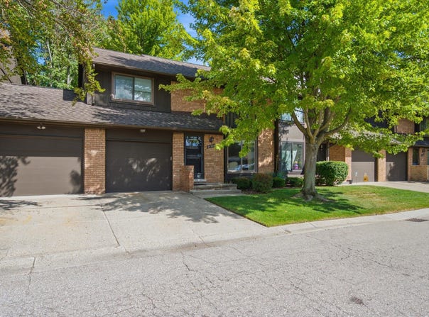 37244 Clubhouse Drive, Sterling Heights, MI 48312