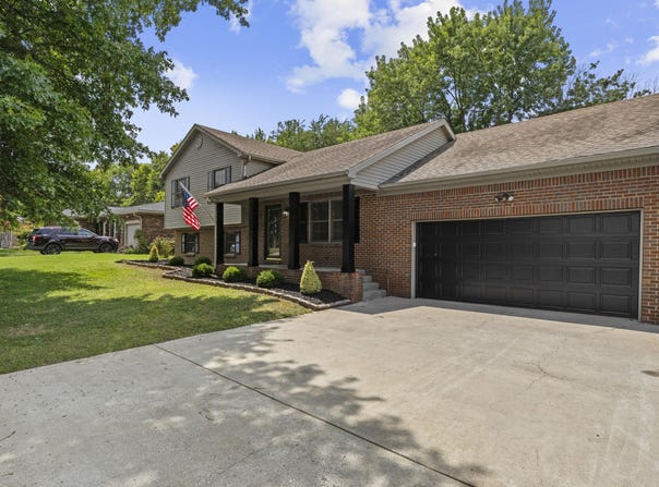 165 Paddock Drive, Versailles, KY 40383