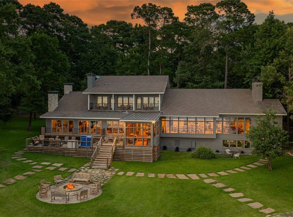 582 Windy Point Drive, Mount Vernon, TX 75457