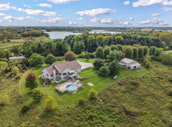 852 Canal Road, Marshall, WI 53559