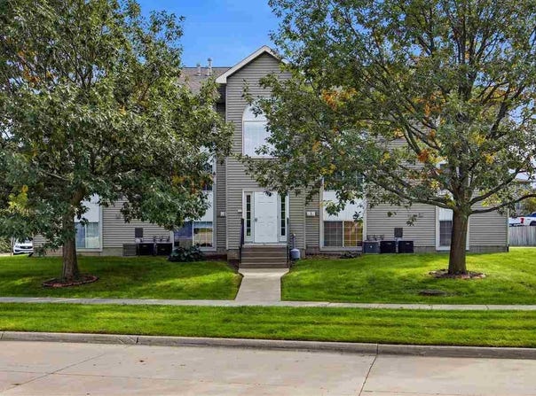 146 Elm Ridge Dr, NorthLiberty, IA 52317