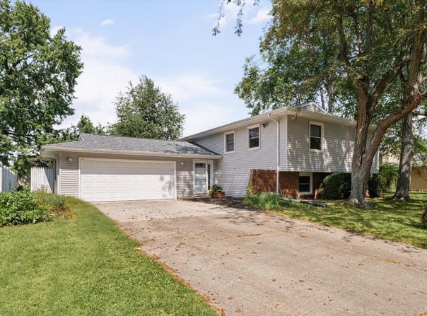 2108 Blackthorn Drive, Champaign, IL 61821