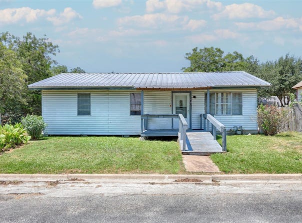 505 Kellett Ave, Schulenburg, TX 78956