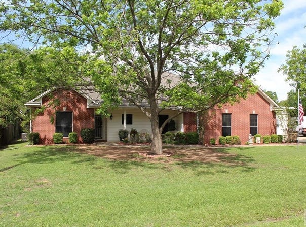 301 San Janinto St, Maud, TX 75567