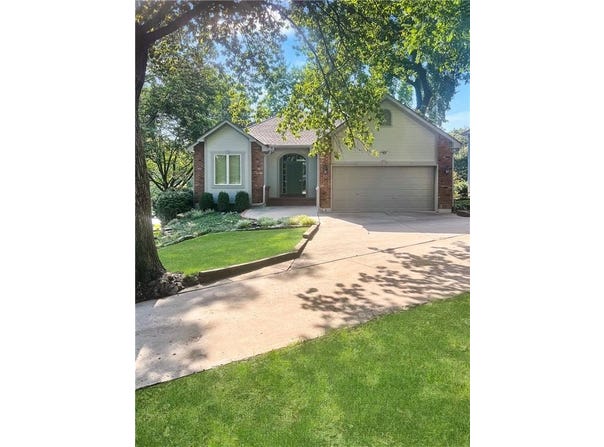 17800 E 30th Drive S, Independence, MO 64057