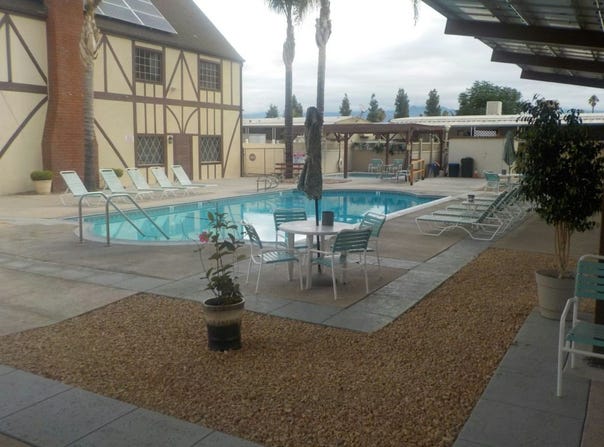 725 W Thornton Avenue, Hemet, CA 92543