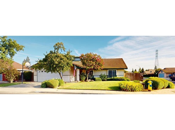2460 Sample Avenue, Clovis, CA 93611