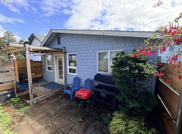 206 S FALCON St, RockawayBeach, OR 97136