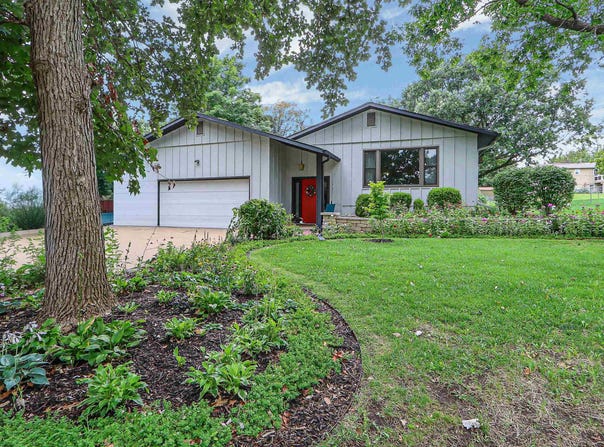 1731 Cedar Crest Drive, Manhattan, KS 66503